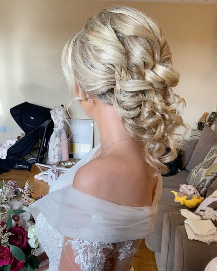 Instagram post from the_weddinghairstylist. This post is in position 2.